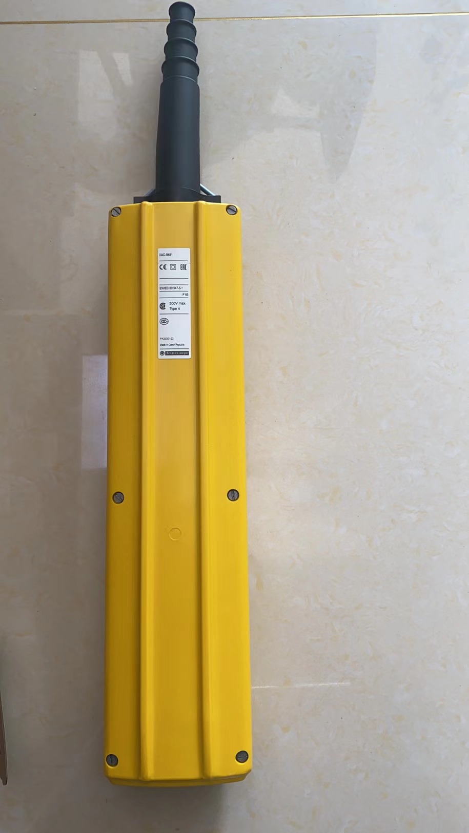 现货！！SCHNEIDER 施耐德 --XACB681 请联系13357889265