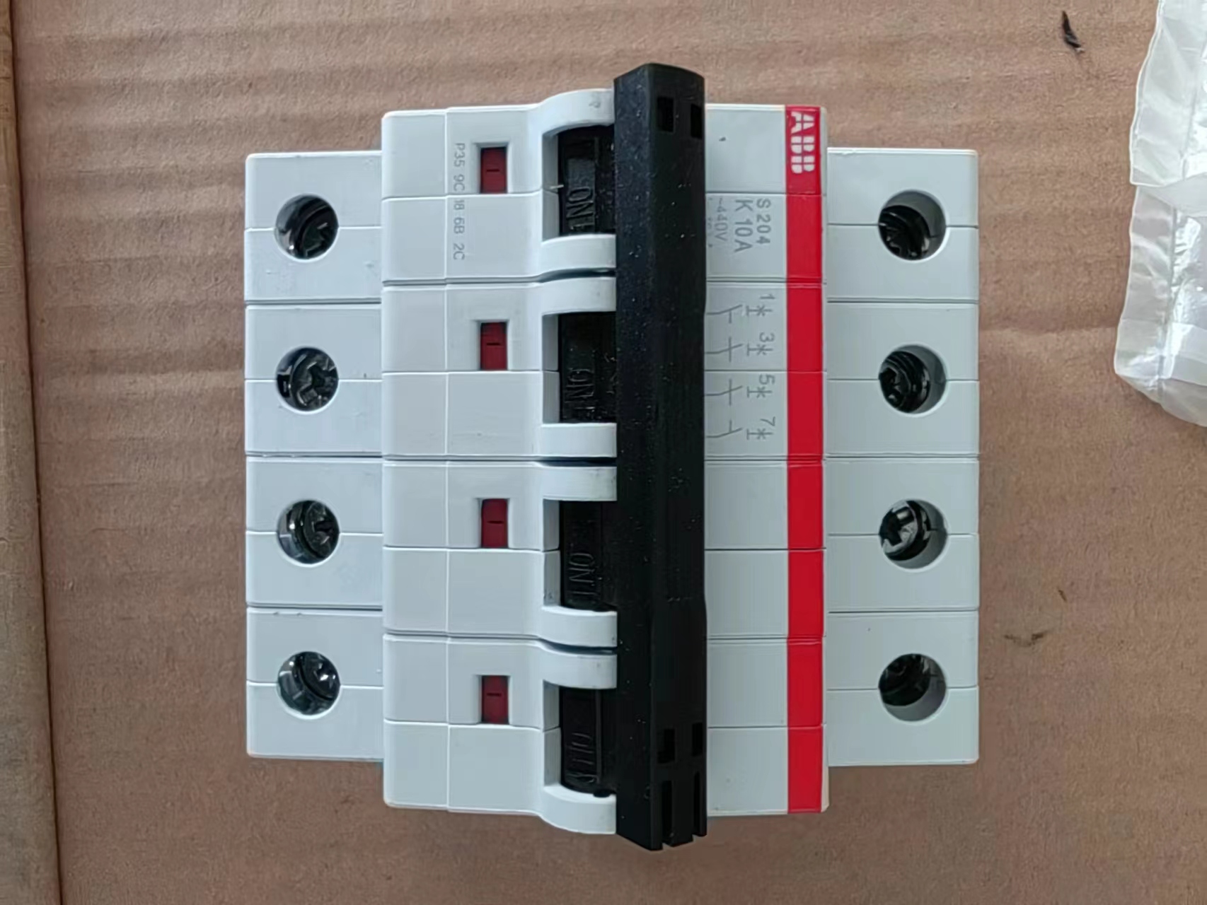 现货 现货！！ABB  2CDS254001R0427 S204-K10  118个 请联系13357889265