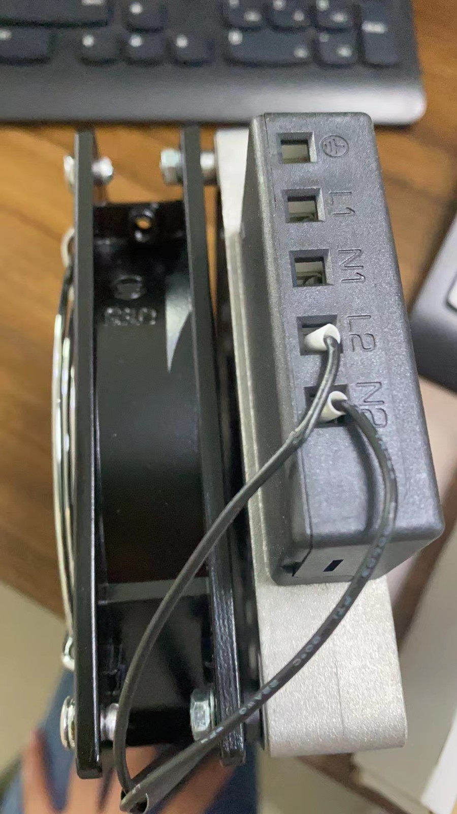 现货4个！！施耐德 NSYCRS200W230V 加热器 单价2500元  请联系13357889265