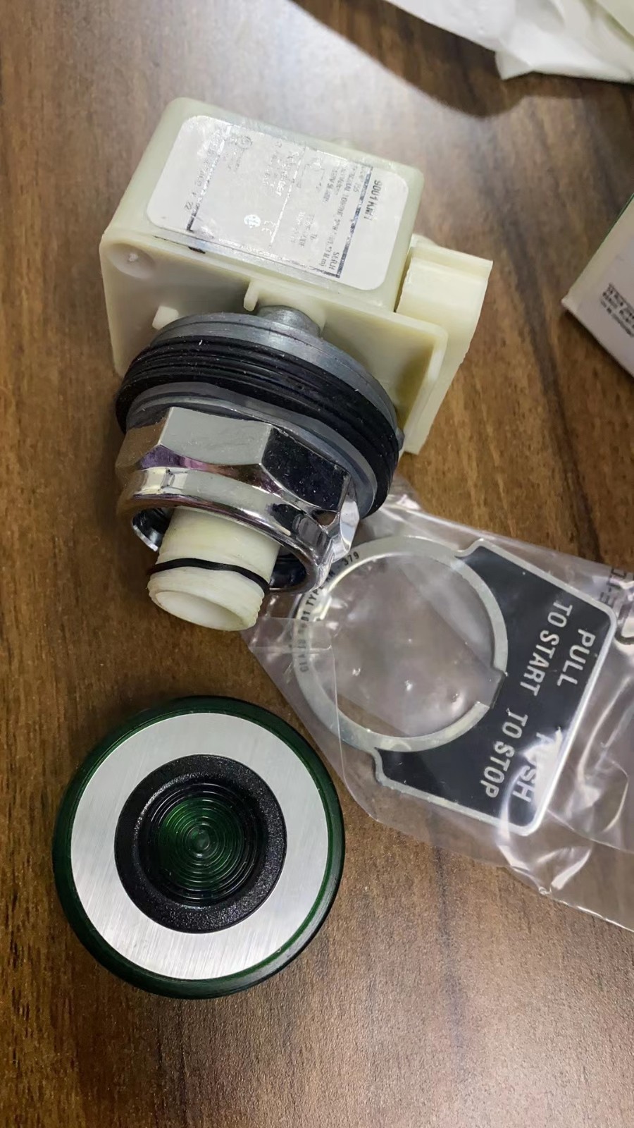 现货2个！SCHNEIDER  9001KR9P1G 单价630元 原装进口 请联系13357889265
